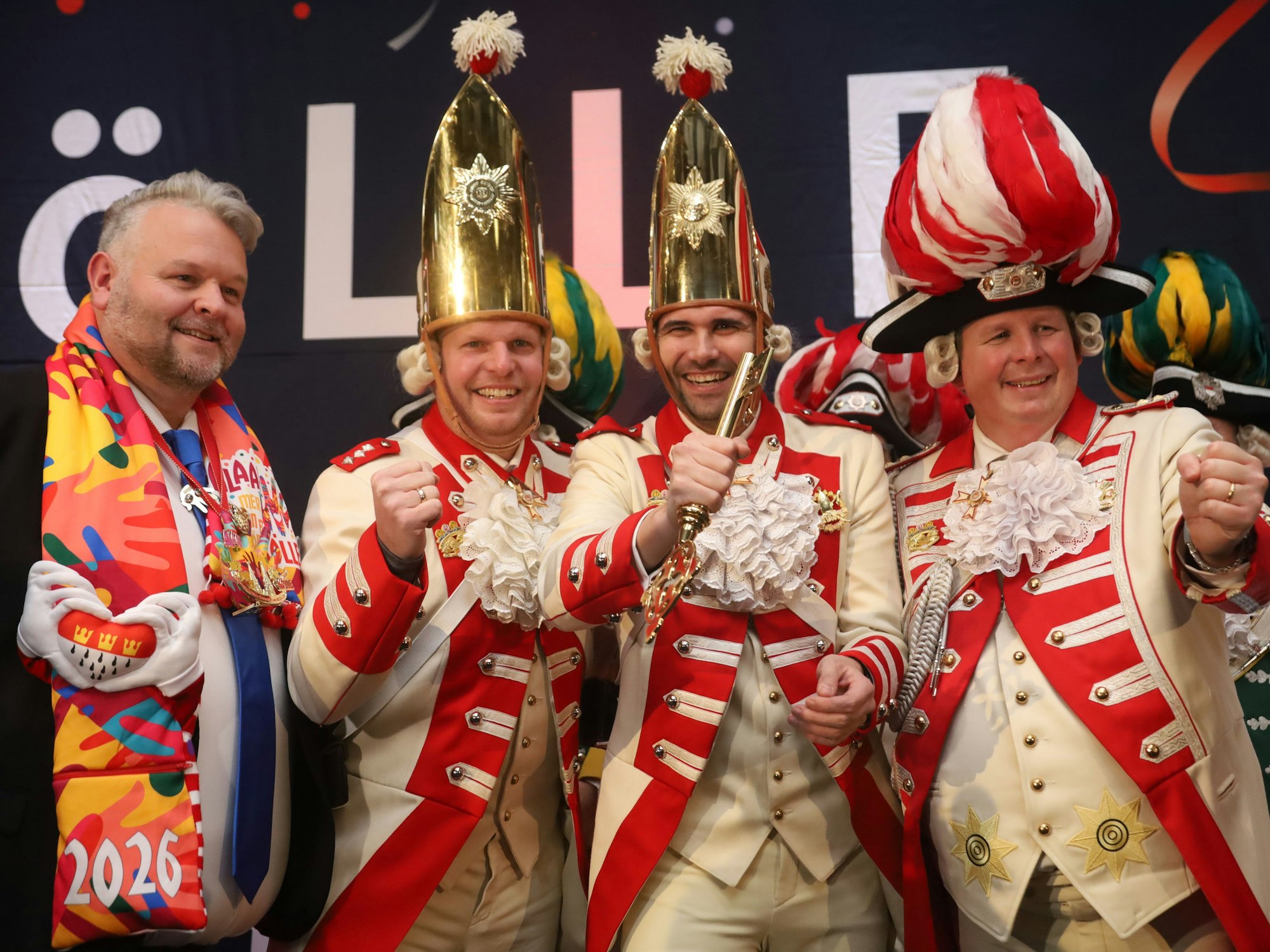 Das designierte Kölner Dreigestirn der Session 2026 im Karneval zieht in die Hofburg Dorint Heumarkt ein.