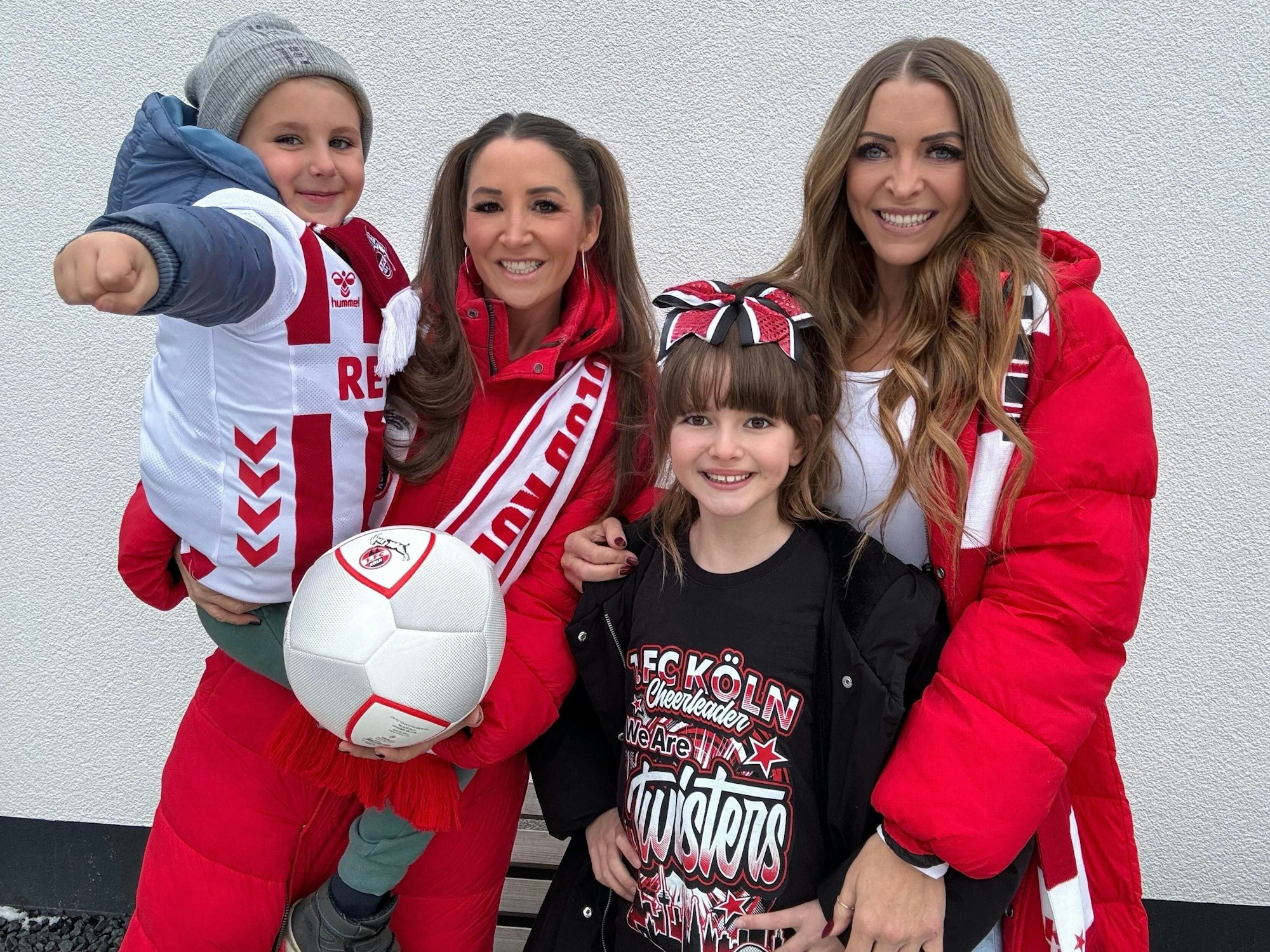 Andrea und Yvonnen Schönenborn von den Funky Marys mit ihren Kindern.
