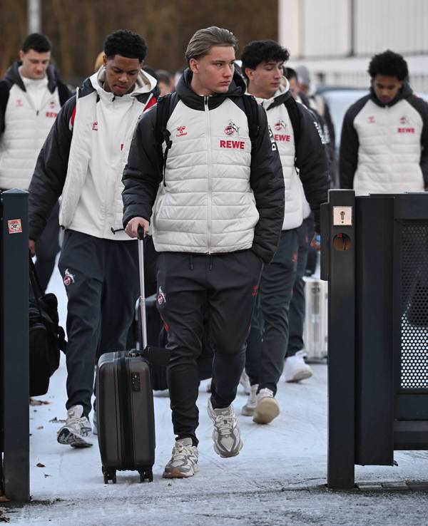 Fynn Schenten gemeinsam mit seinen Kollegen vom 1. FC Köln.