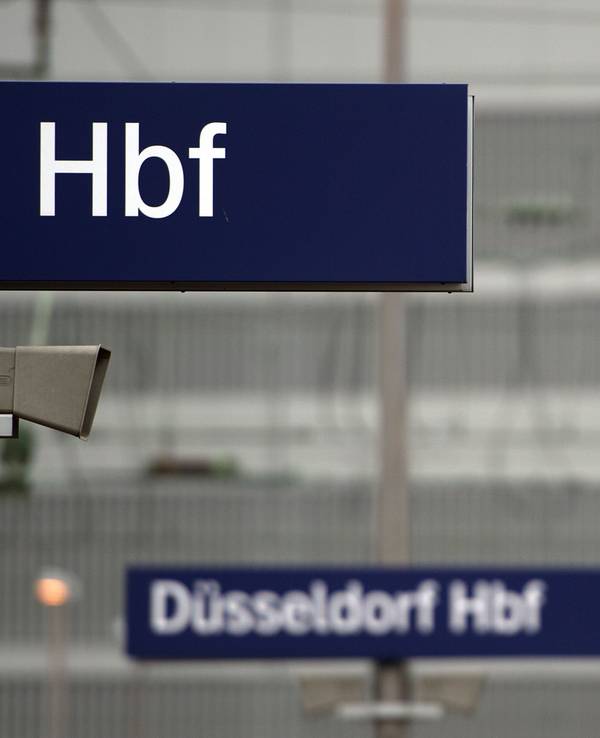 Ein Hinweisschild am Düsseldorfer Hauptbahnhof.