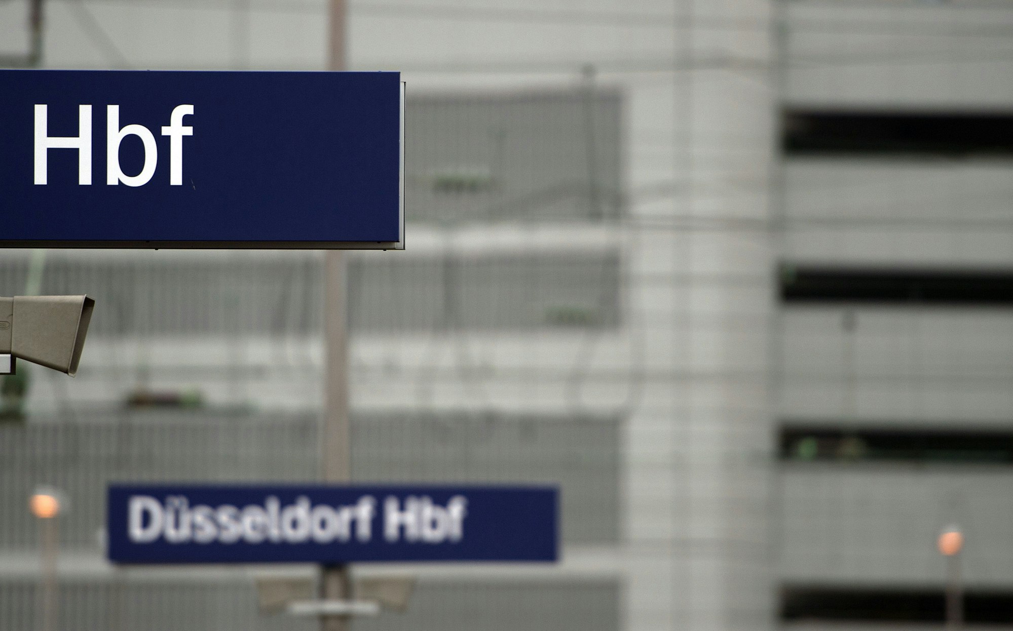 Ein Hinweisschild am Düsseldorfer Hauptbahnhof.