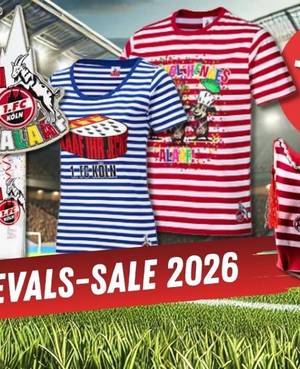 Verschiedene Karnevals Artikel wie T-Shirts, Gläser, Krätzchen, Orden und Schals aus dem FC-Fanshop vor einem Stadion im Hintergrund mit Tribünen und grünen Rasen.