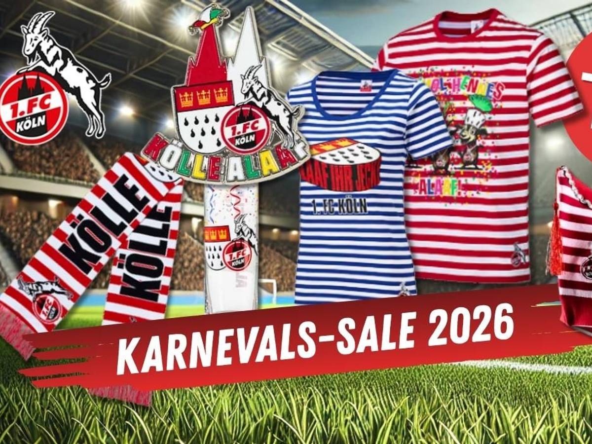 Verschiedene Karnevals Artikel wie T-Shirts, Gläser, Krätzchen, Orden und Schals aus dem FC-Fanshop vor einem Stadion im Hintergrund mit Tribünen und grünen Rasen.