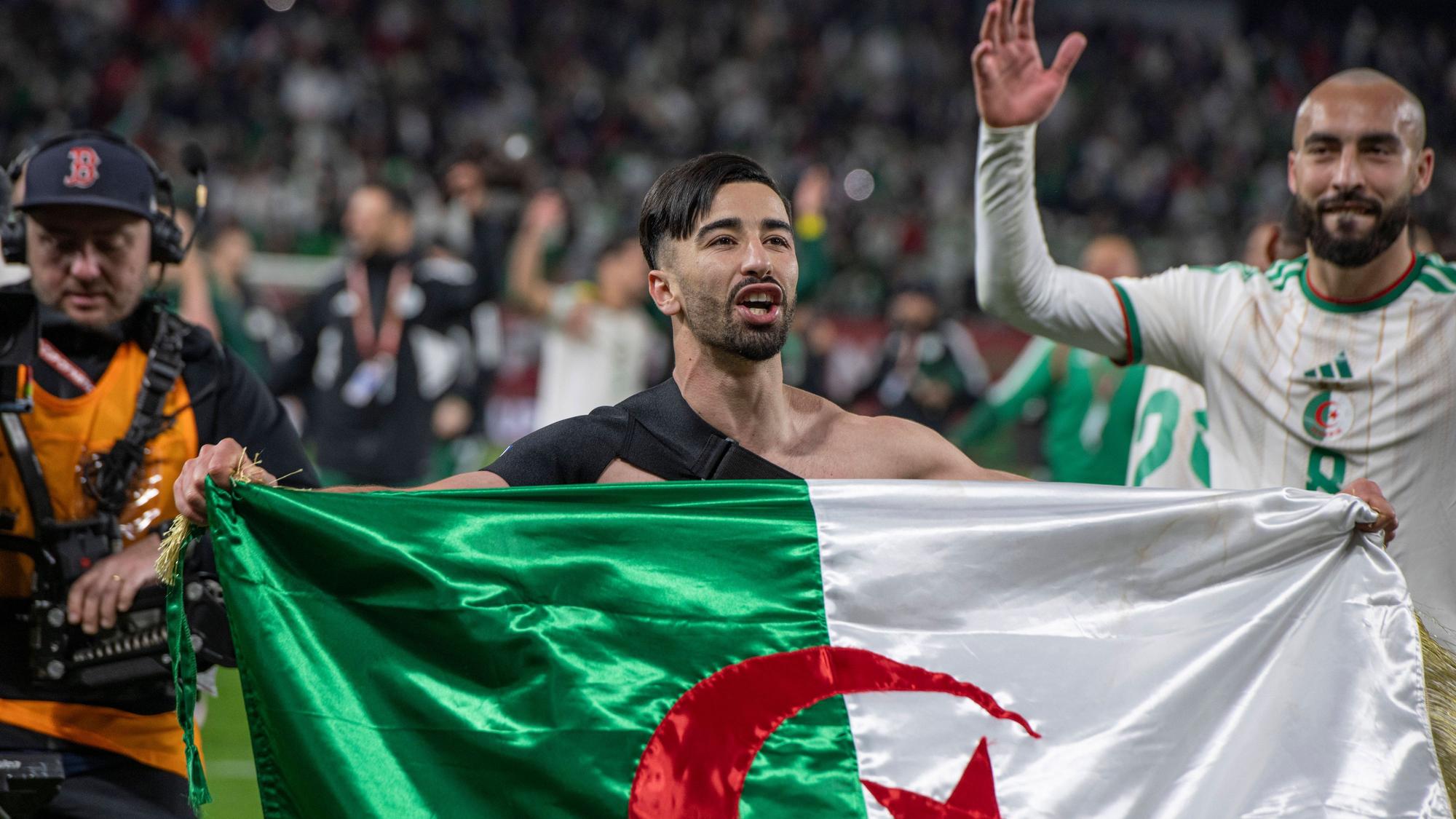 Mohammend Amoura jubelte nach dem Weiterkommen beim Afrika Cup mit seiner Mannschaft