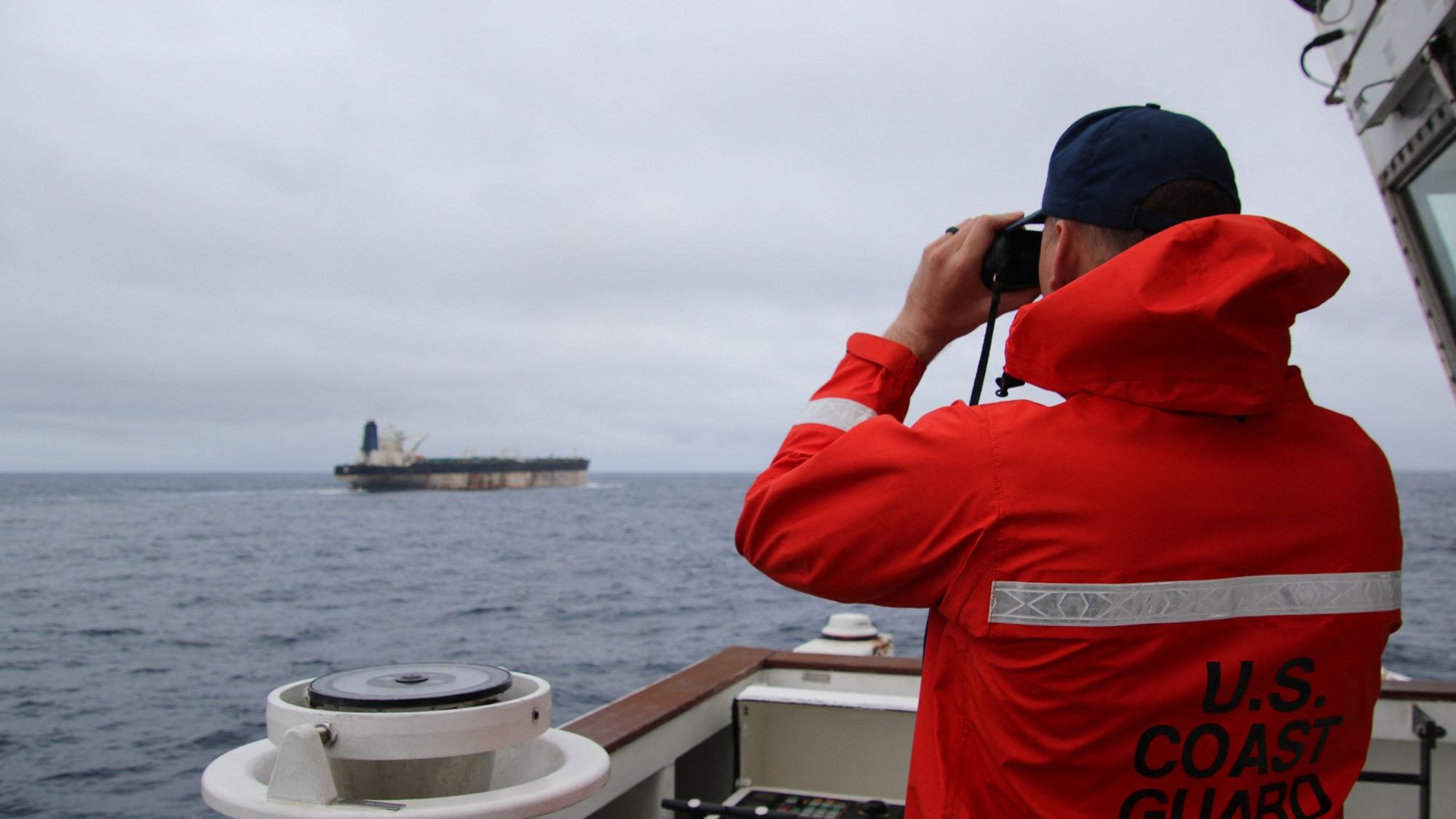 Dieses Foto, das am 7. Januar 2026 veröffentlicht wurde, zeigt laut Angaben des United States European Command die Beschlagnahmung des Öltankers „Bella 1“ im Nordatlantik.