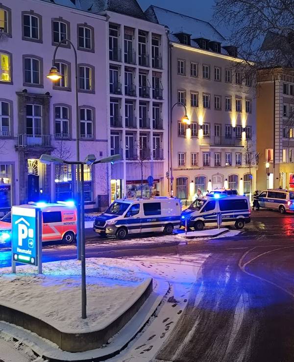 In der Kölner Altstadt ist es zu einem Brand gekommen.