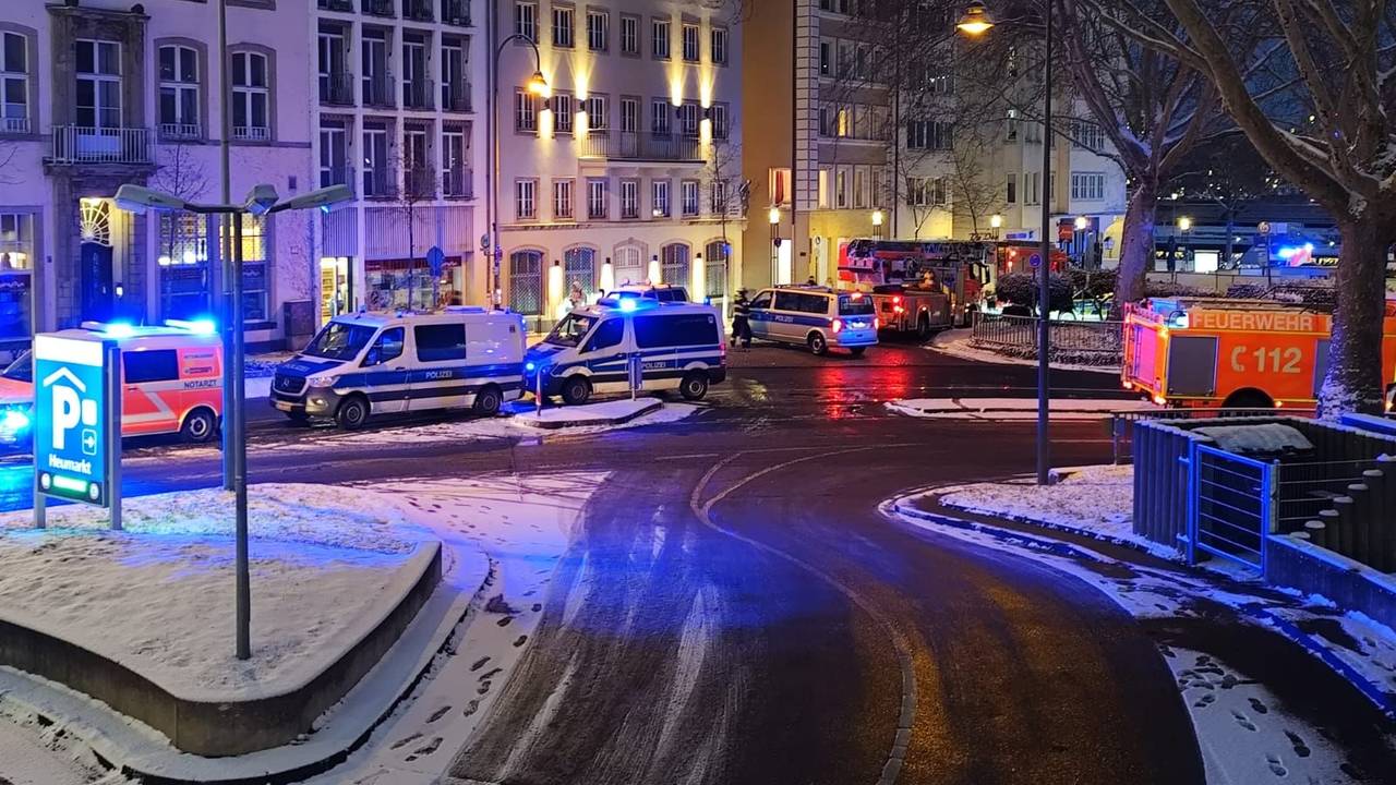 In der Kölner Altstadt ist es zu einem Brand gekommen.