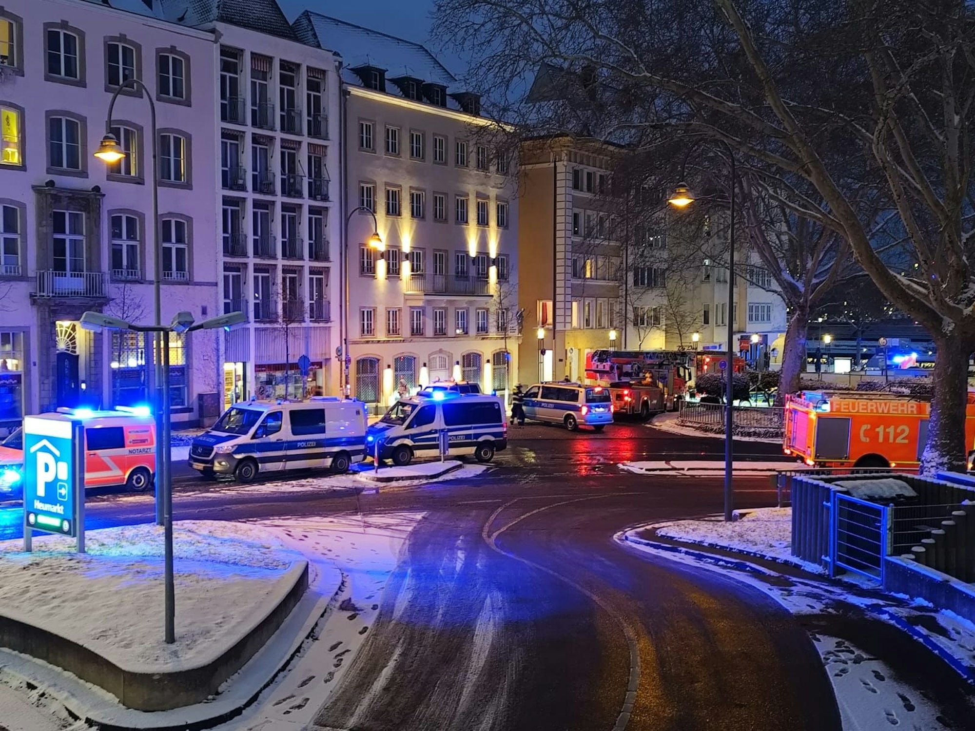 In der Kölner Altstadt ist es zu einem Brand gekommen.