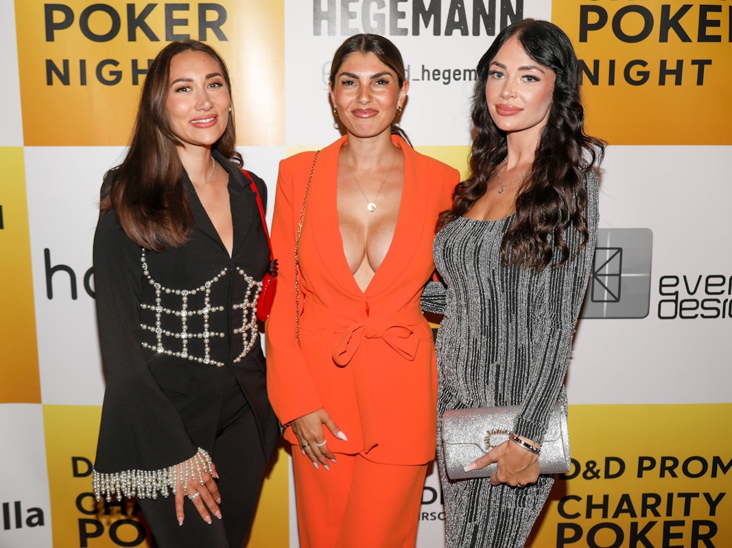 Samira Yavuz, Yeliz Koc und Vanessa Brahimi stehen nebeneinander