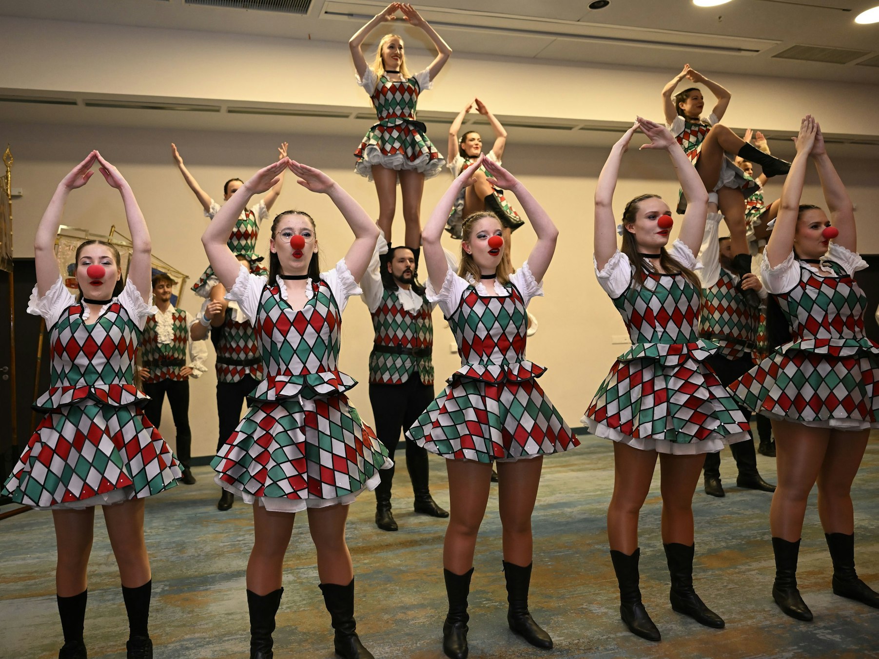 Die Kölschen Harlequins bei ihrer Aufführung.