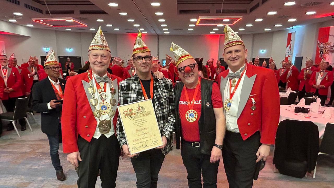 Marc Metzger mit Gregor Berthold, Willibert Pauels und Uwe Lüdemann bei der KG Alt-Köllen.