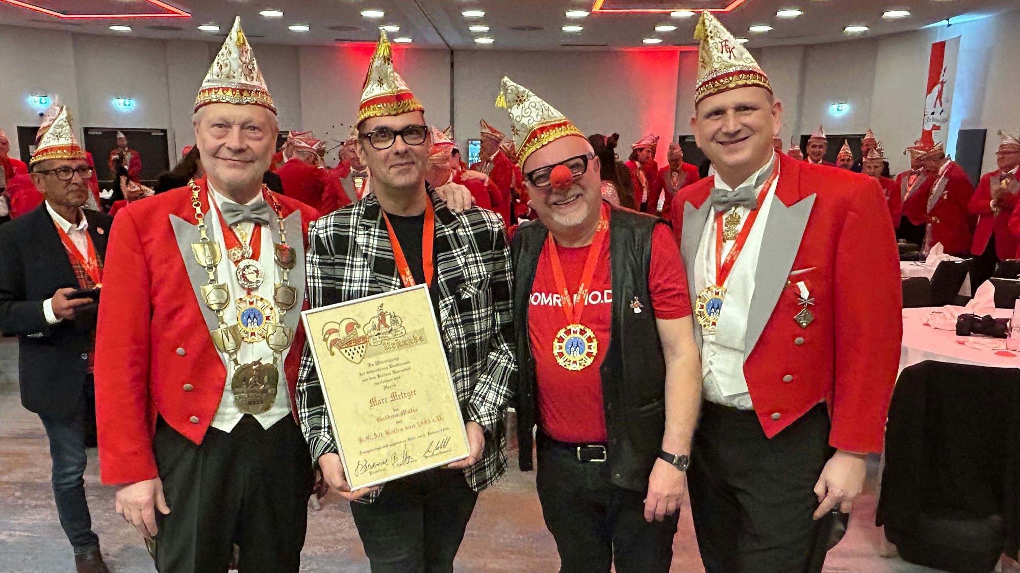 Marc Metzger mit Gregor Berthold, Willibert Pauels und Uwe Lüdemann bei der KG Alt-Köllen.