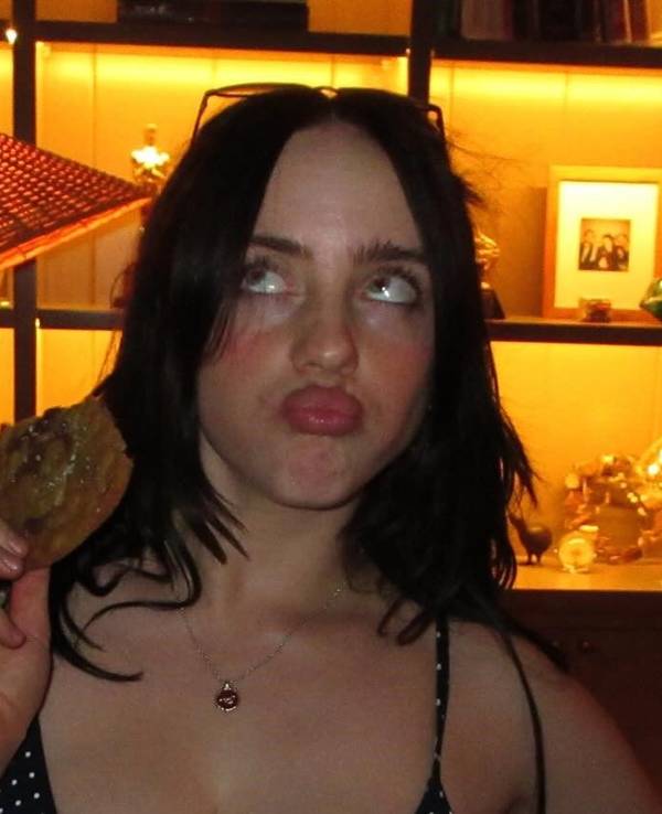 Billie Eilish liebt Cookies und gibt plötzlich tiefe Einblicke.
