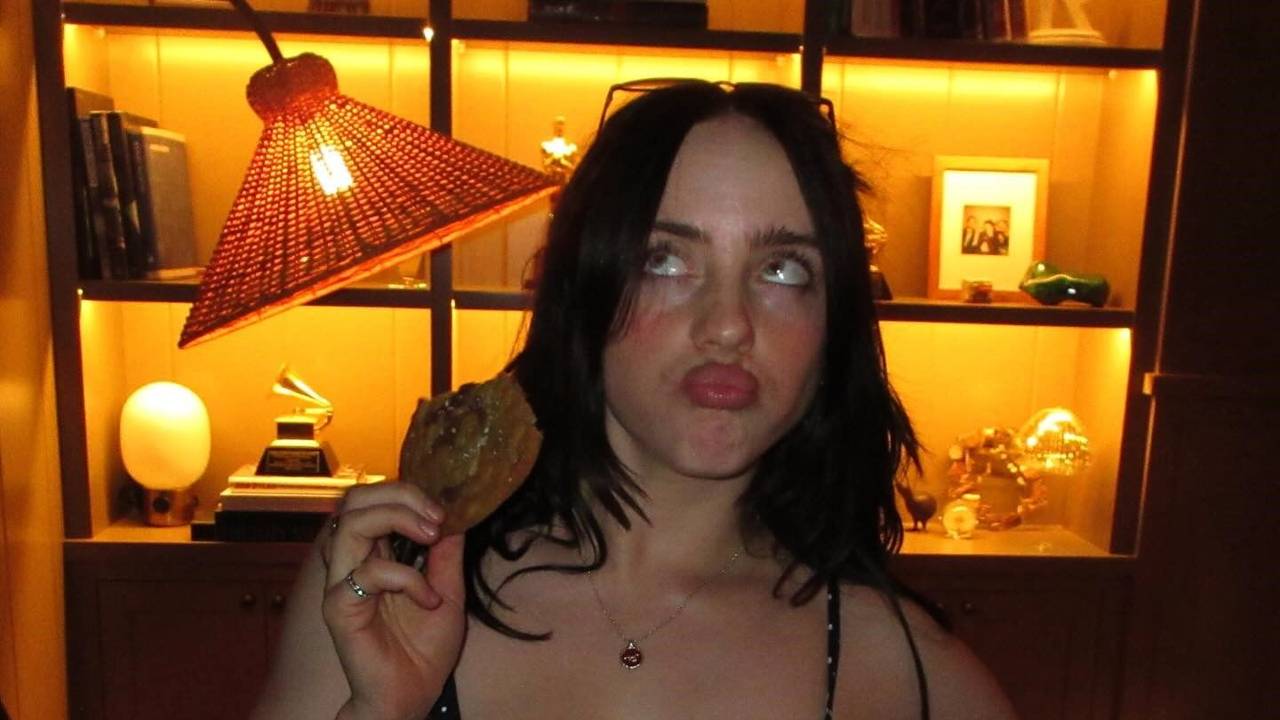 Billie Eilish liebt Cookies und gibt plötzlich tiefe Einblicke.