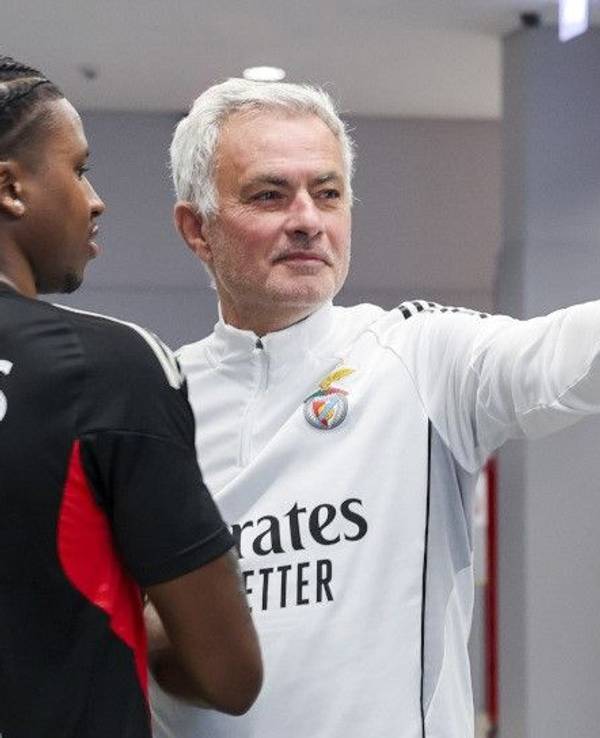 Sidny Cabral spricht mit José Mourinho.