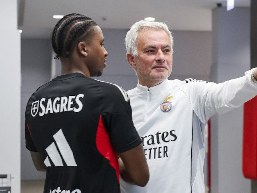 Sidny Cabral spricht mit José Mourinho.