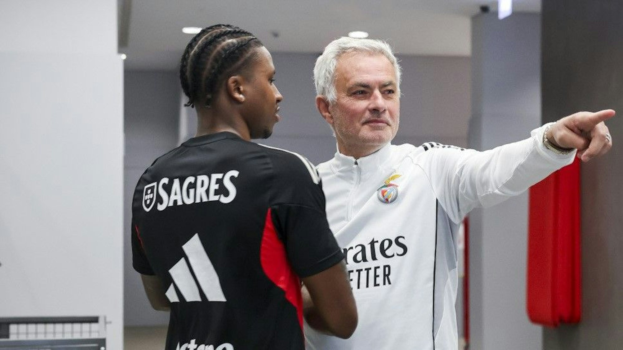 Sidny Cabral spricht mit José Mourinho.