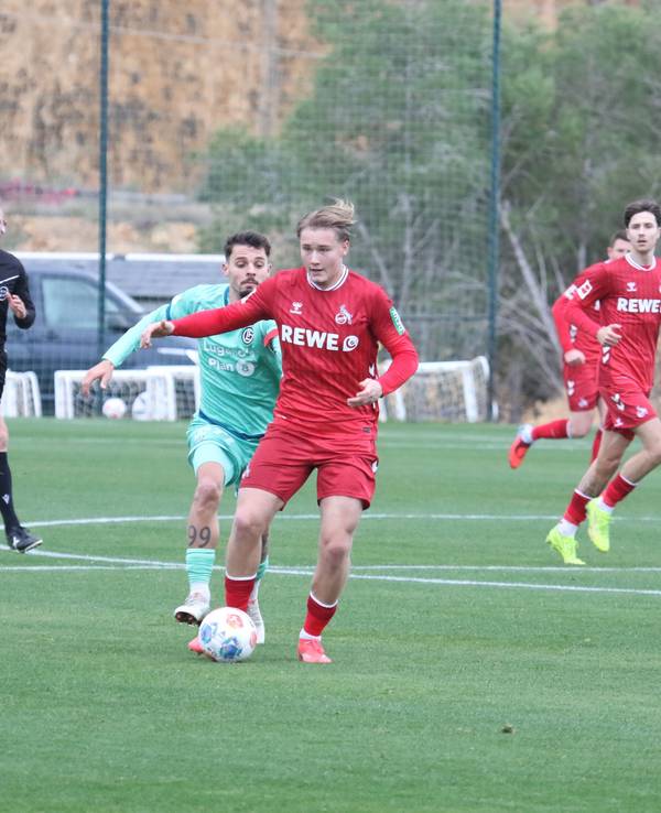 Fynn Schenten am Ball.
