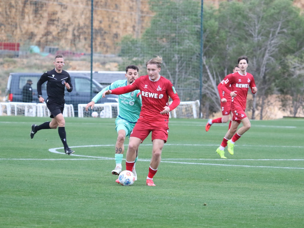 Fynn Schenten am Ball.