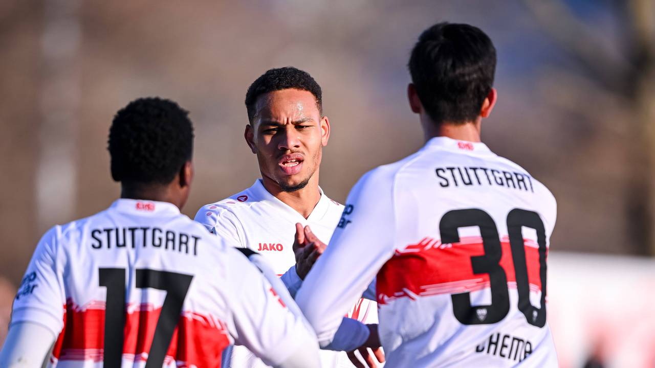 Justin Diehl jubelt mit Nikolas Nartey beim Test gegen den FC Luzern.