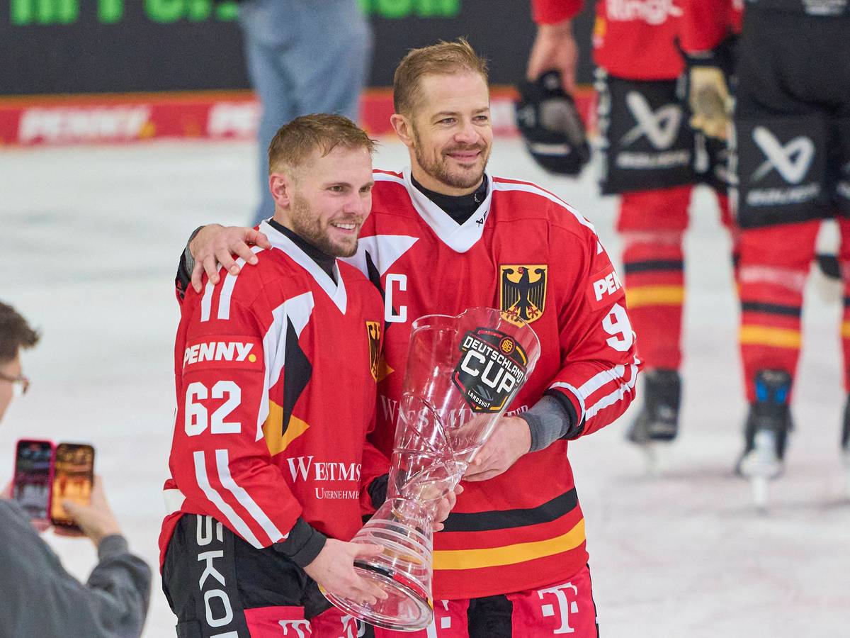 Neben Kapitän Moritz Müller (39) gehört auch Stürmer Parker Tuomie (30) zum Kreis der DEB-Auswahl für die Olympischen Spiele im Februar.
