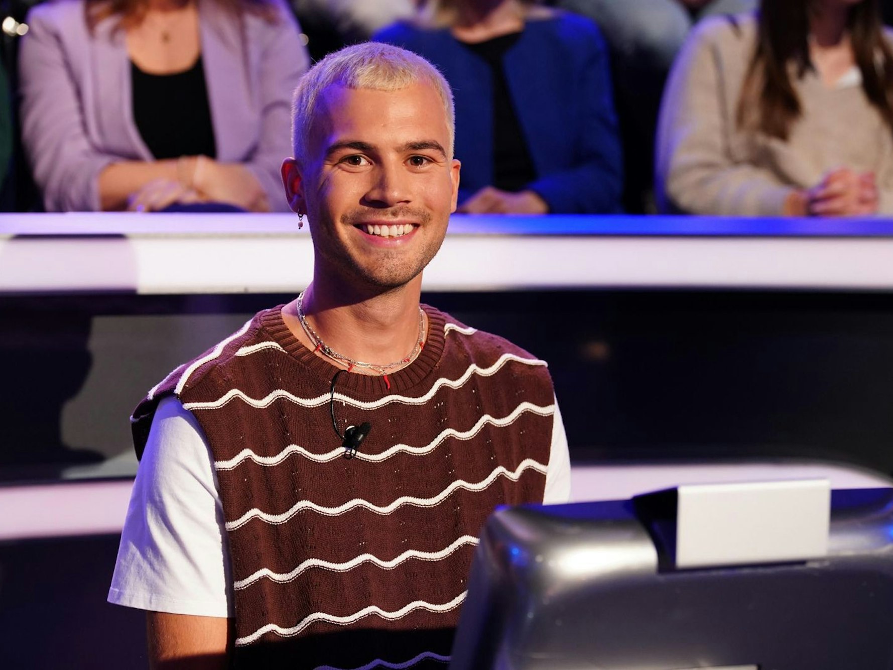 Kandidat Leonard Sträter überrascht alle mit einem Foto. (Bild: RTL / Stefan Gregorowius)