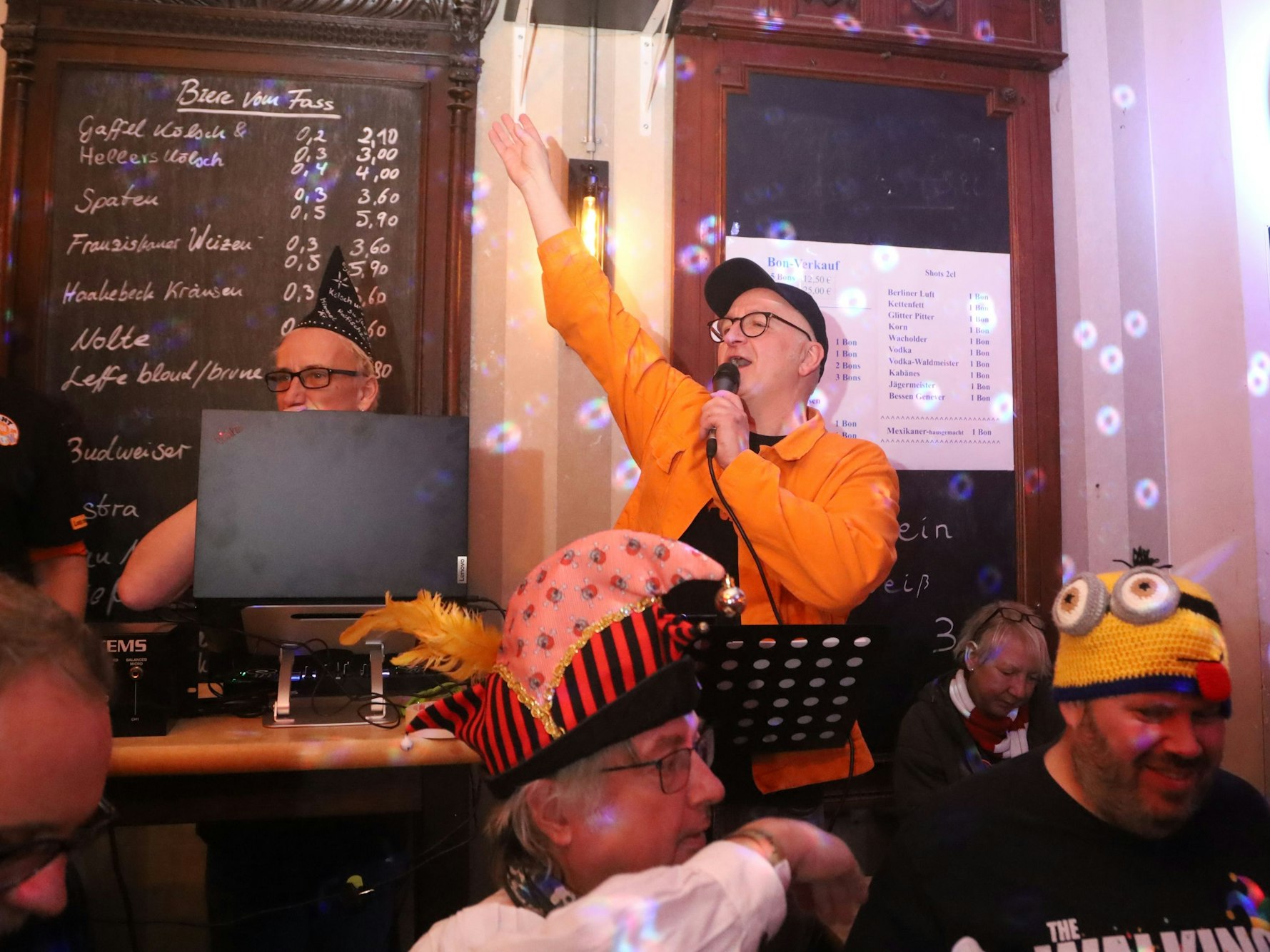 Auftakt der „Loss mer singe“-Kneipentour im Lapidarium am Eigelstein.