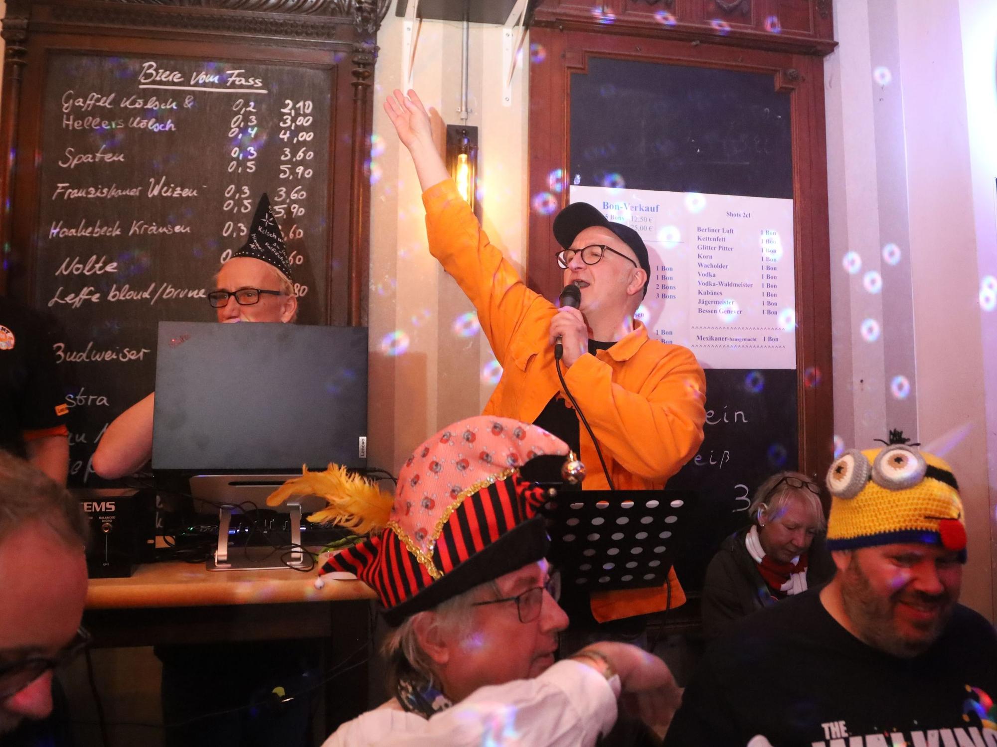 Auftakt der „Loss mer singe“-Kneipentour im Lapidarium am Eigelstein.