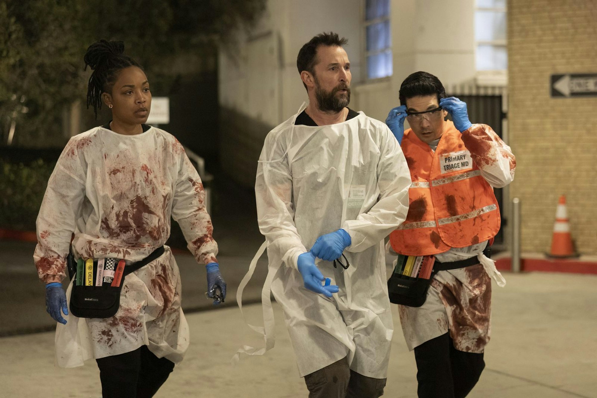 Blutig geht es auch mal zu in „The Pitt“. Wer mit Blut, offenen Wunden, Not-OPs und ekligen Anblicken ramponierter Körper Probleme hat, sollte sich eher vorsichtig an die Serie herantasten. (Bild: HBO Max)