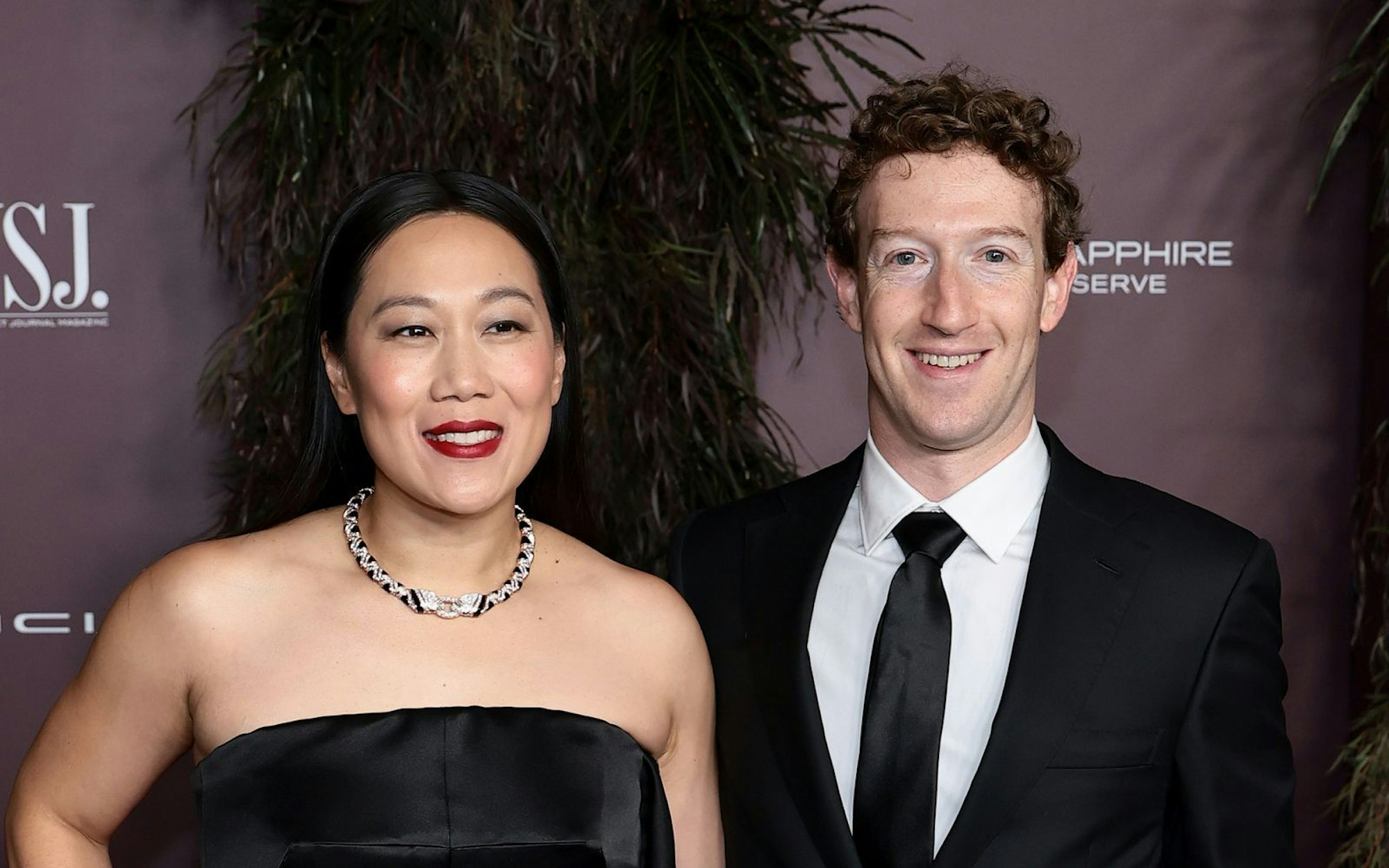 An der Seite seiner Ehefrau Priscilla Chan inszeniert sich Mark Zuckerberg gerne als liebevolles Oberhaupt einer perfekten Familie. (Bild: Getty Images / Dimitrios Kambouris)