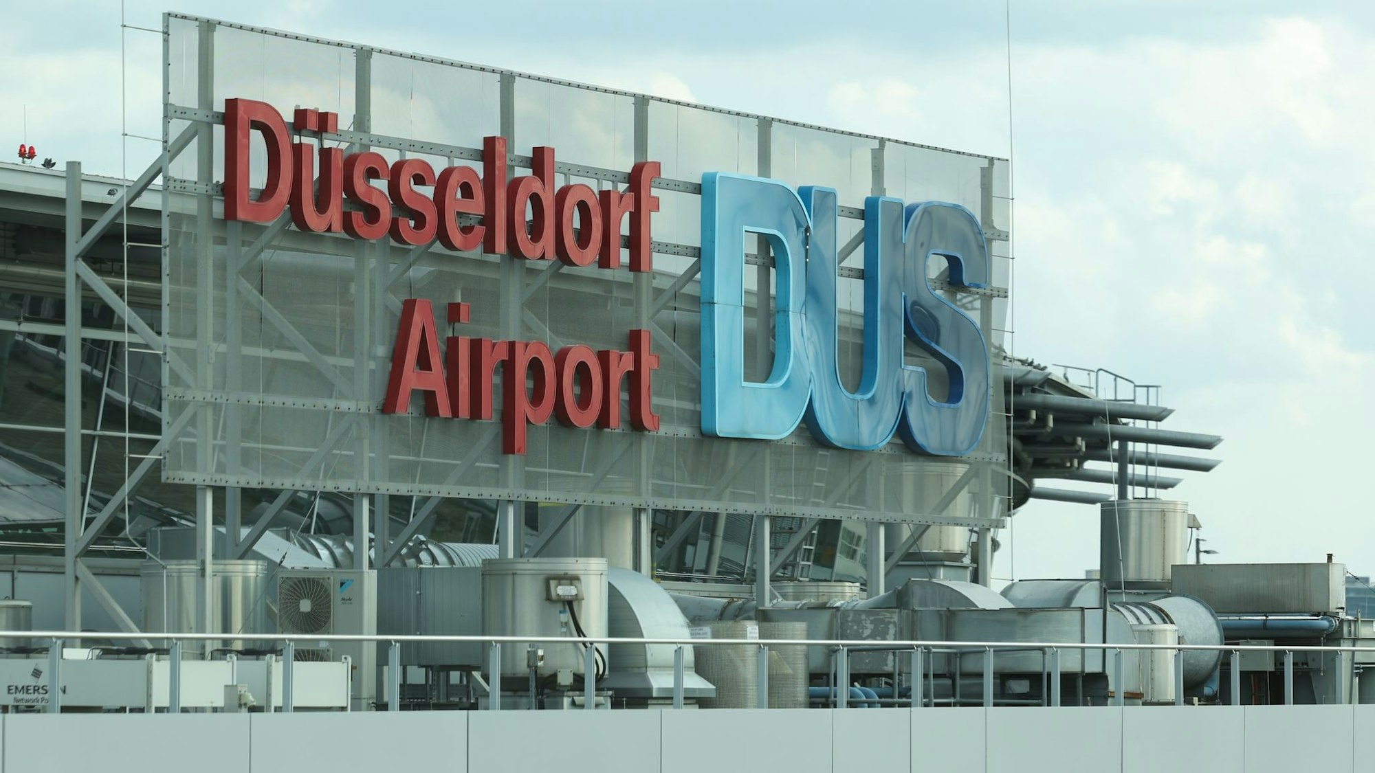 Am Flughafen Düsseldorf gibt es aktuell ein IT-Problem.