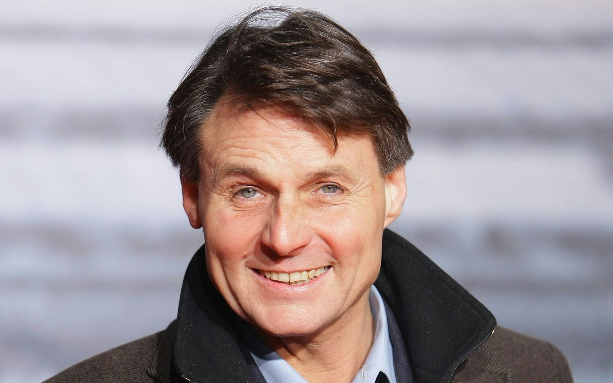 An welche Grenzen Wolfgang Bahro (65) als Vater eines Sohnes gestoßen ist, verrät er im Interview anlässlich des Starts einer neuen Krimireihe, die sich mit Vater-Sohn-Dynamiken beschäftigt, bei RTL. (Bild: 2010 Getty Images/Andreas Rentz)