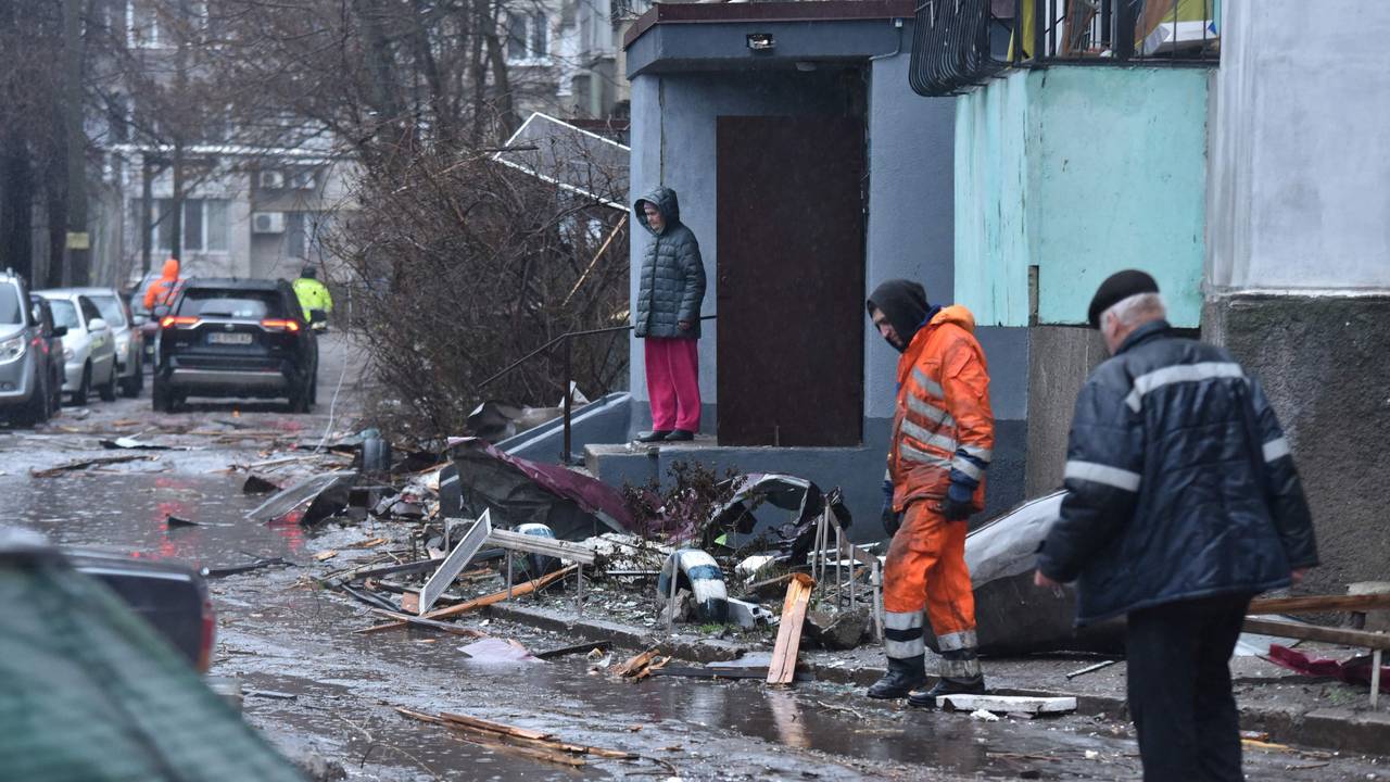 Schäden an einem Haus in der ukrainischen Stadt Dnipro.