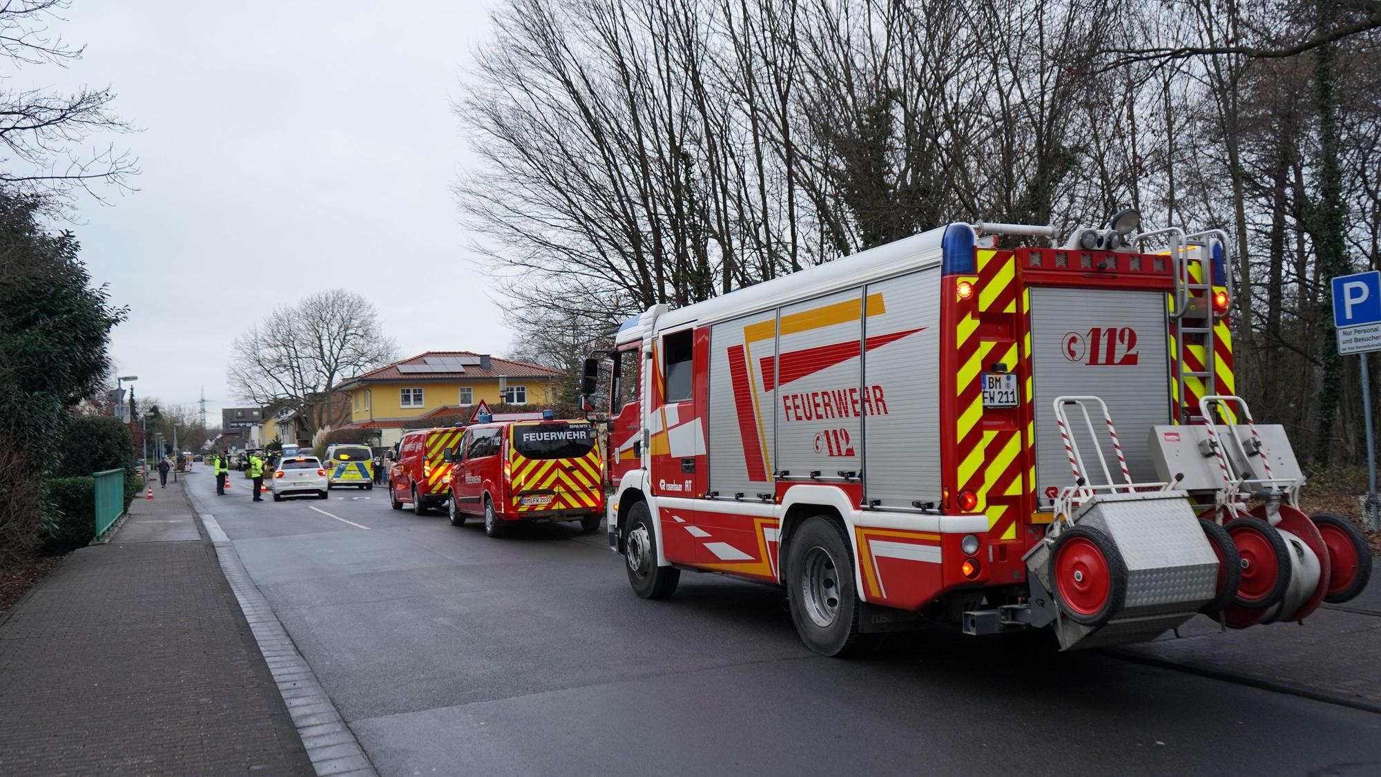 Wegen eines Bombenfundes am Rotdornweg sind Evakuierungsmaßnahmen in Gang. Die Zufahrten, wie hier über die Kennedystraße, sind gesperrt.