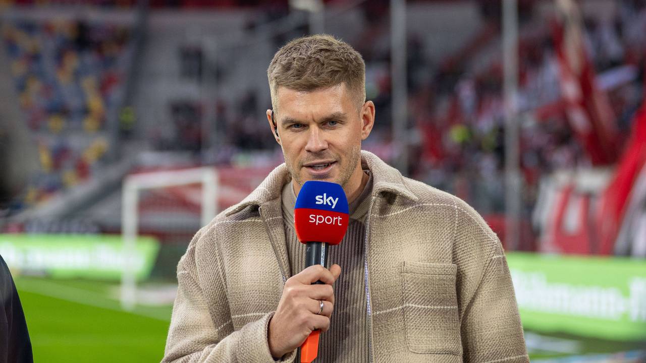 Simon Terodde bei einem TV-Einsatz für Sky.