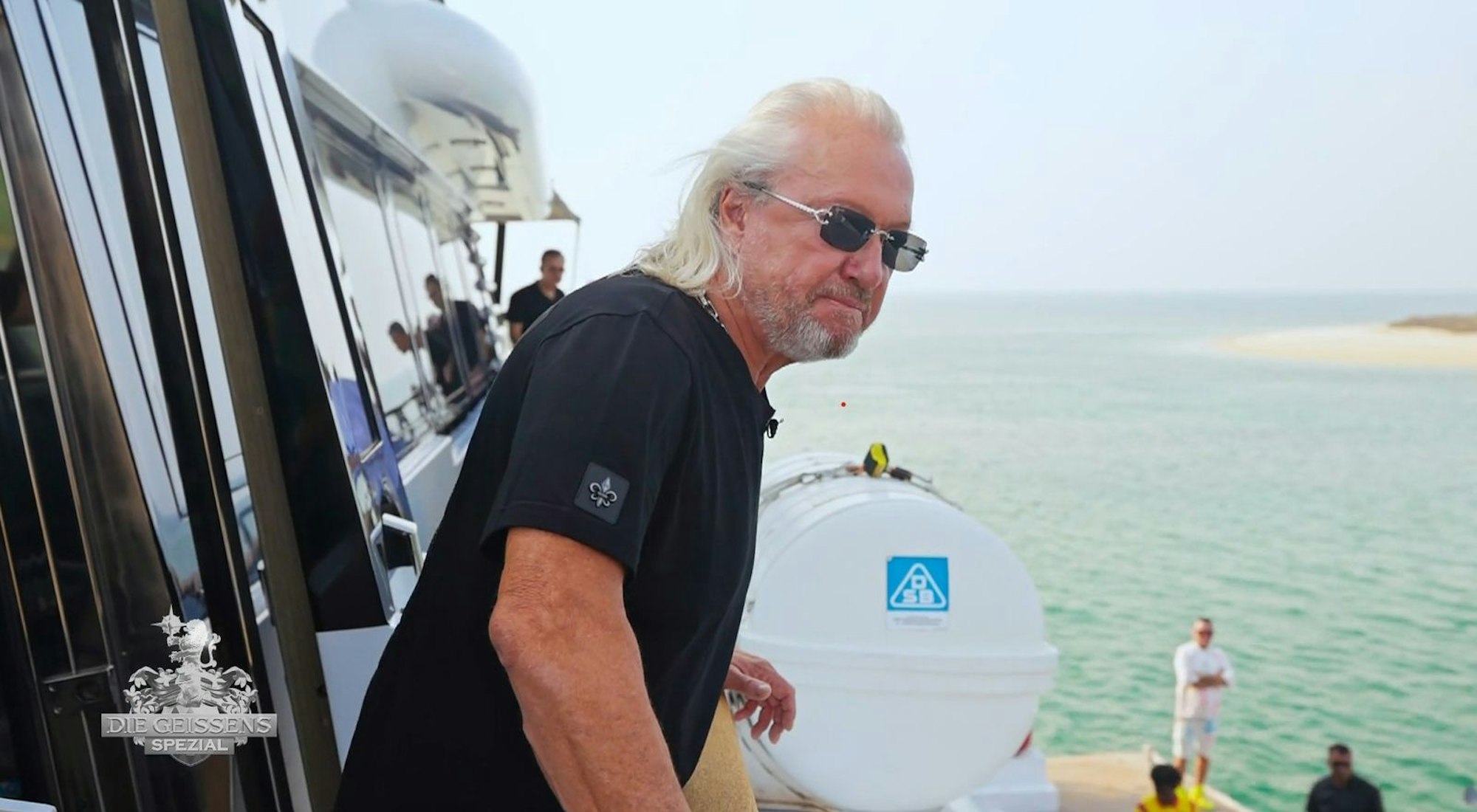 „Das ist eine Pappnase, der kann überhaupt nicht fahren“, ging Robert Geiss mit dem Übergangskapitän der Indigo Star hart ins Gericht. (Bild: RTLZWEI)