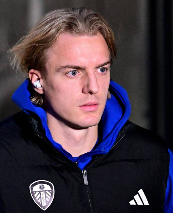 Sebastian Bornauw kommt zum Spiel.