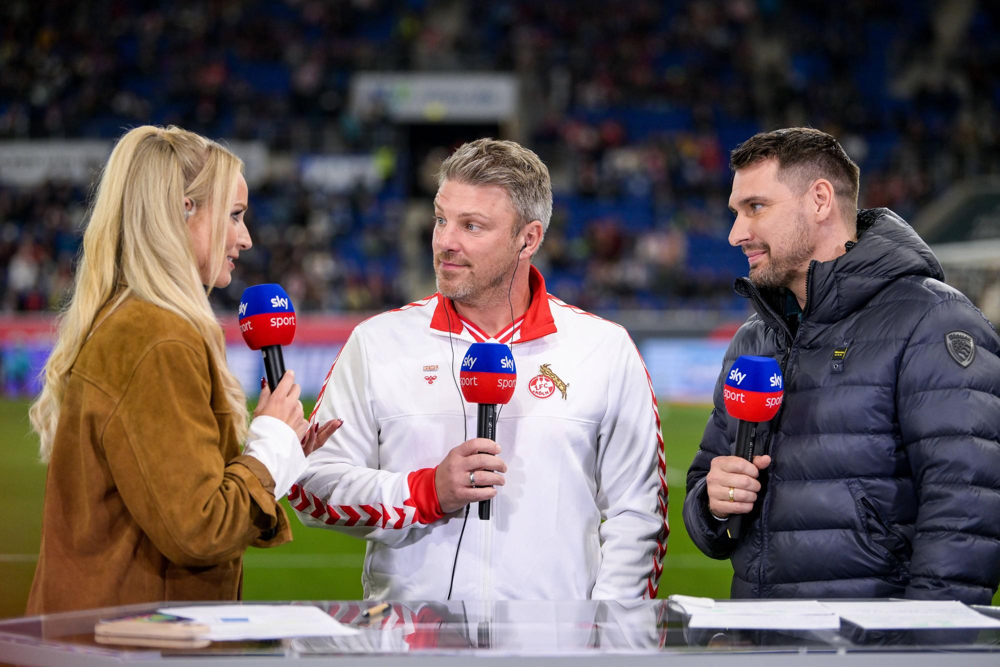 Patrick Helmes, Lukas Kwasniok und Katharina Kleinfeldt analysieren das Spiel.