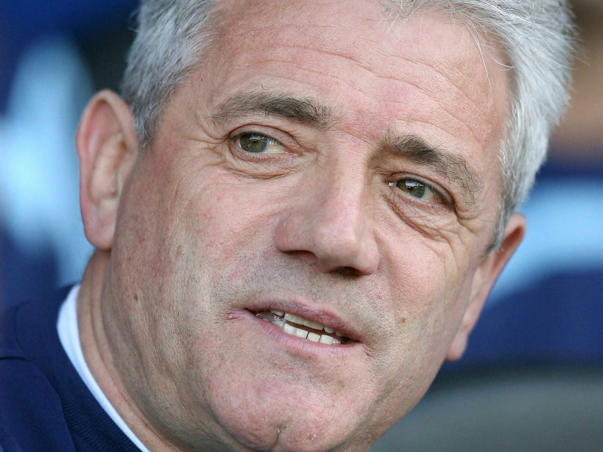 Kevin Keegan am Rande eines Fußballspiels.