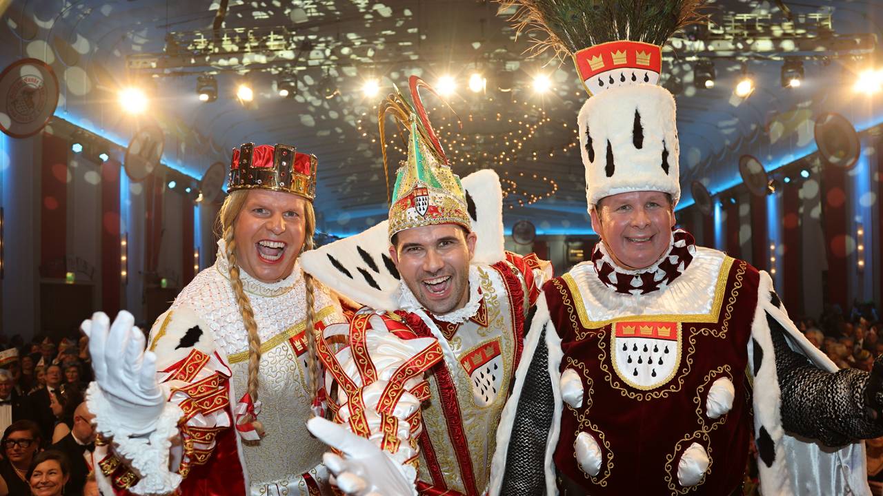 Das Dreigestirn bei der Prinzenproklamation im Gürzenich.