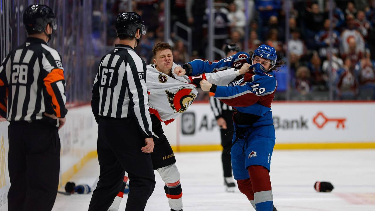 Tim Stützle lieferte sich im Spiel gegen die Colorado Avalanche eine wilde Schlägerei mit Samuel Girard.
