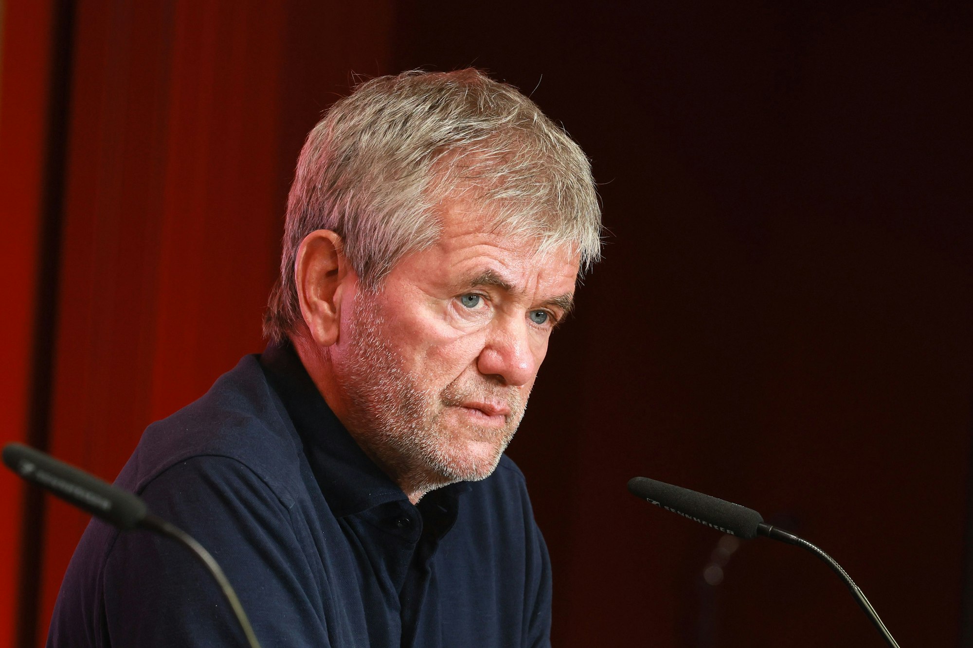 Friedhelm Funkel spricht beim 1. FC Köln.