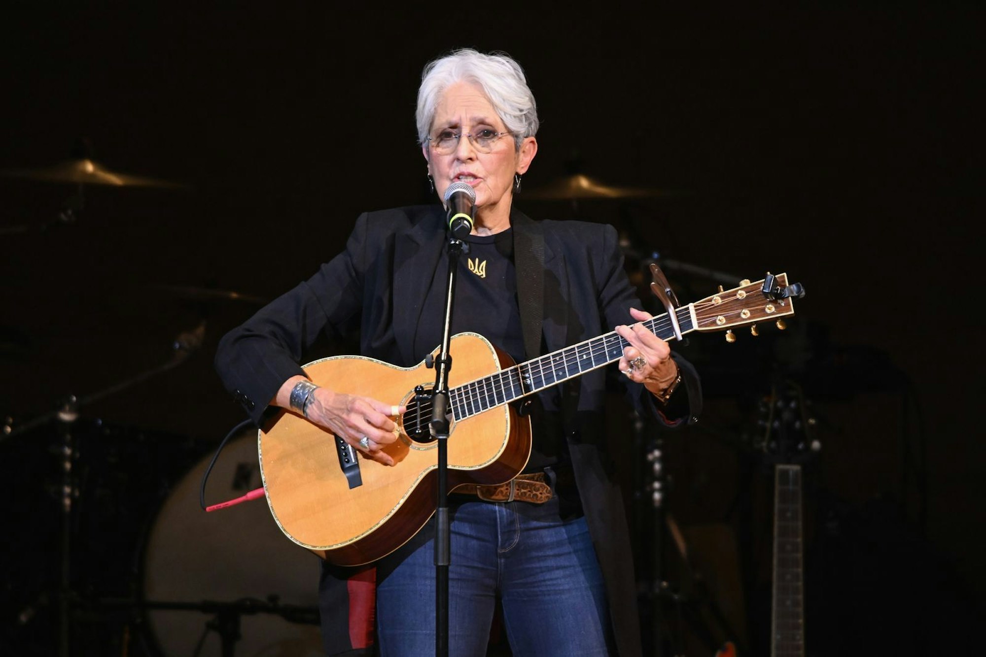 2019 spielte sie ihre Abschiedstournee, vereinzelt tritt Joan Baez aber auch heute noch auf. (Bild: Noam Galai/Getty Images for Tibet House US)
