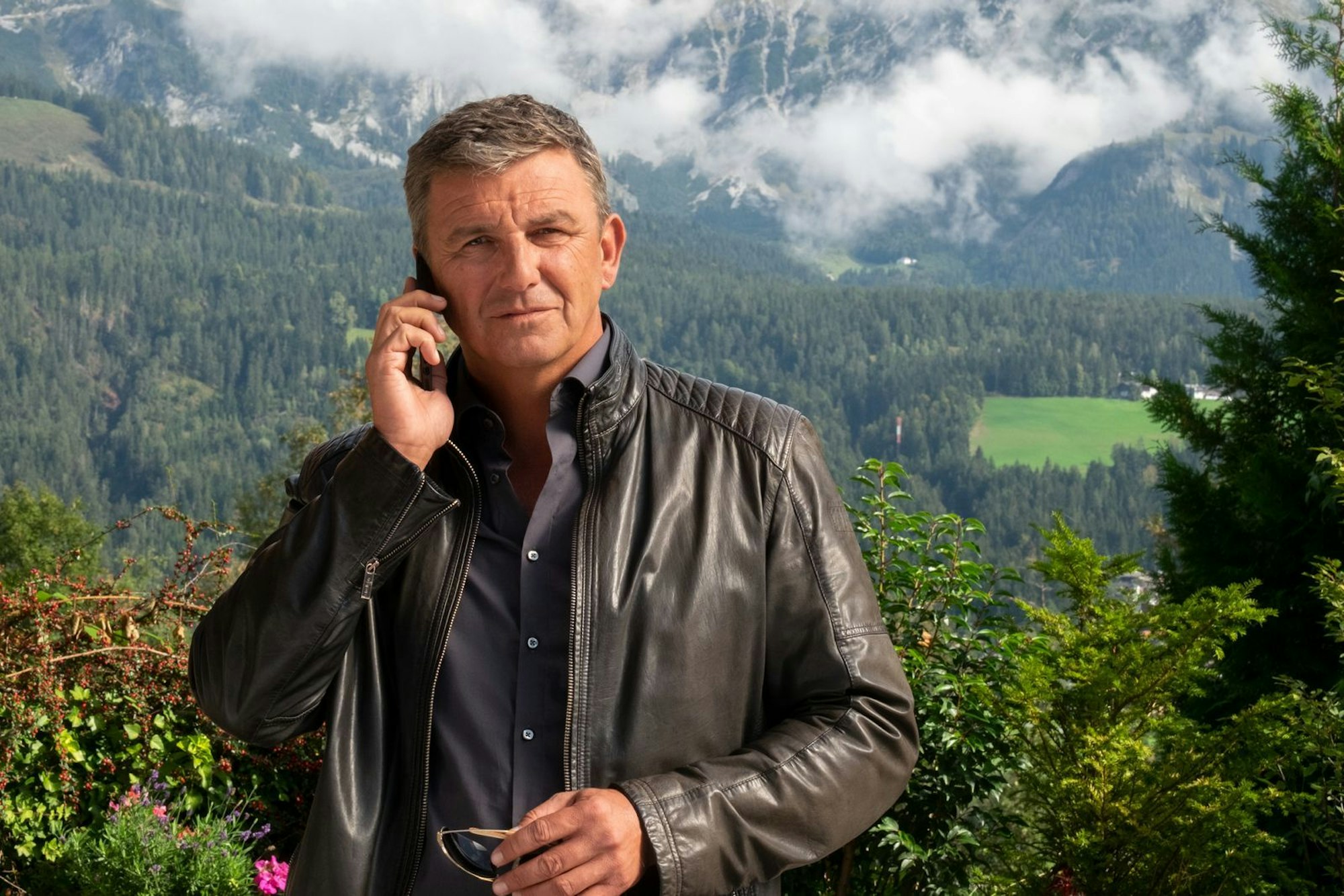 Hans Sigl hat im Podcast „SWR1 Leute“ verraten, wie er sich seinen Ausstieg beim „Bergdoktor“ vorstellt. (Bild: ZDF/ Erika Hauri)