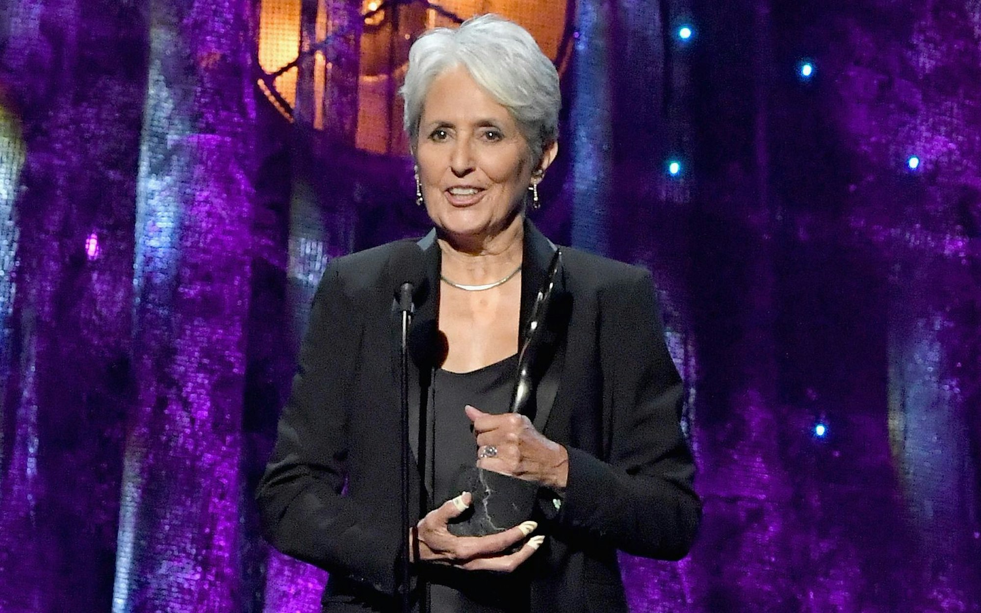 Nur eine von vielen Ehrungen: 2017 wurde Joan Baez in die Rock & Roll Hall Of Fame aufgenommen. (Bild: Mike Coppola/Getty Images)