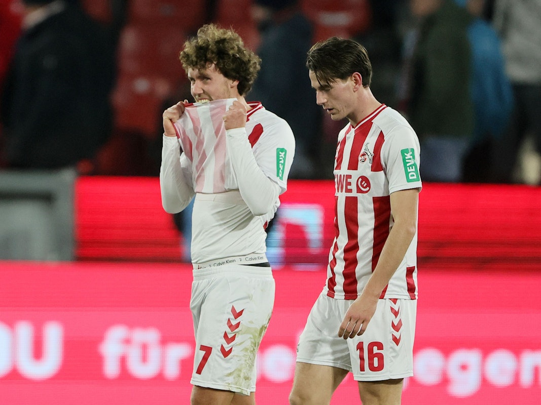 Luca Waldschmidt und Jakub Kaminski gehen enttäuscht über den Platz.