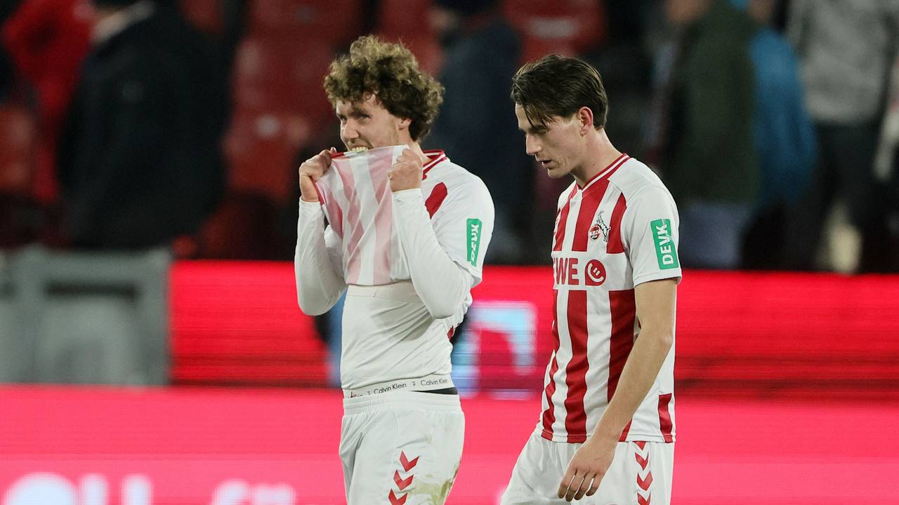 Luca Waldschmidt und Jakub Kaminski gehen enttäuscht über den Platz.