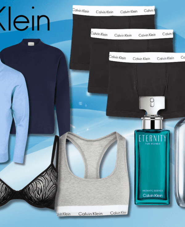 Verschiedene Calvin klein Produkte vor einem blauen Hintergrund.