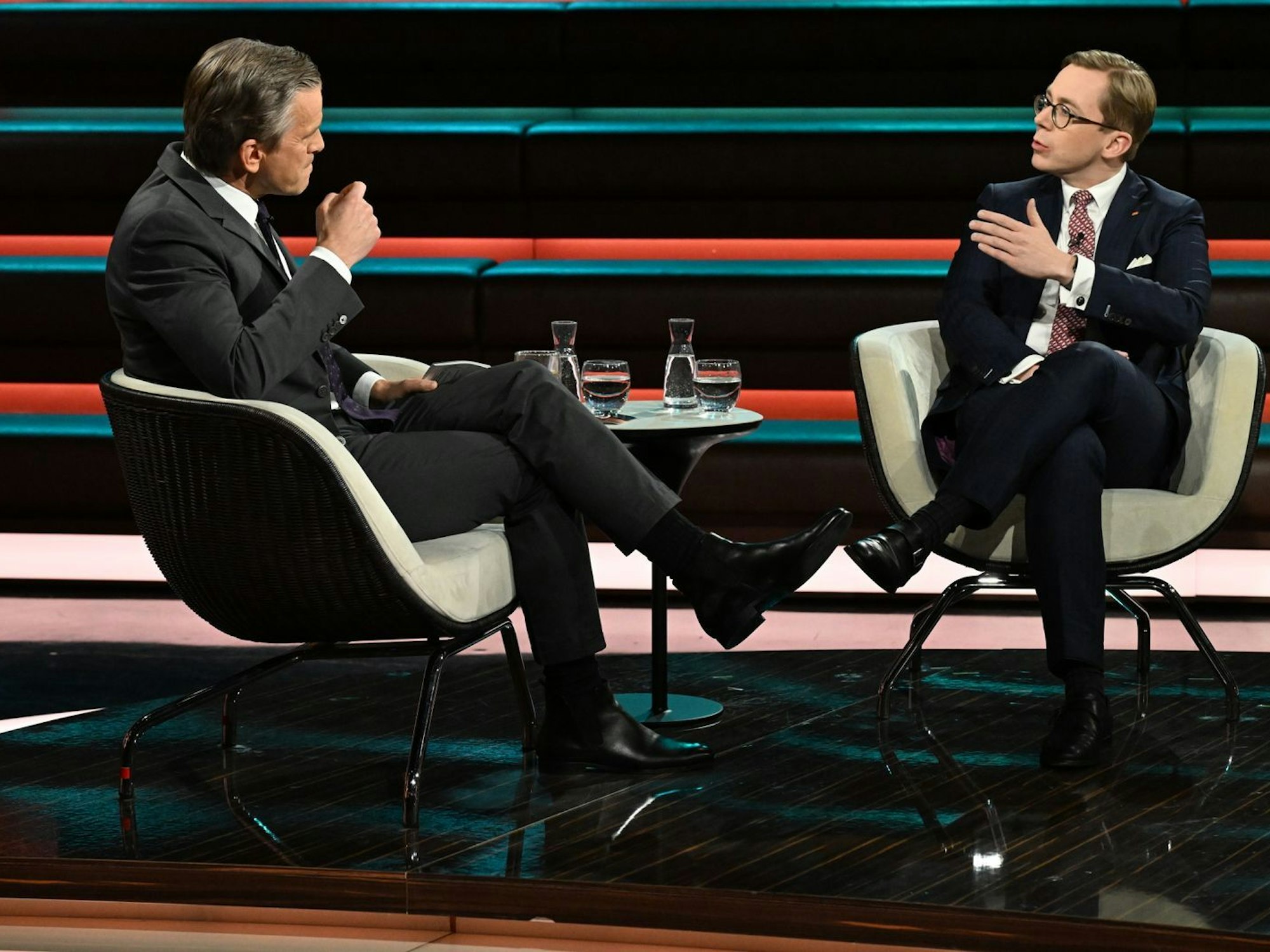 Eindeutige Antworten konnte Markus Lanz (links) seinem Gast Philipp Amthor nur selten entlocken. (Bild: ZDF / Markus Hertrich)