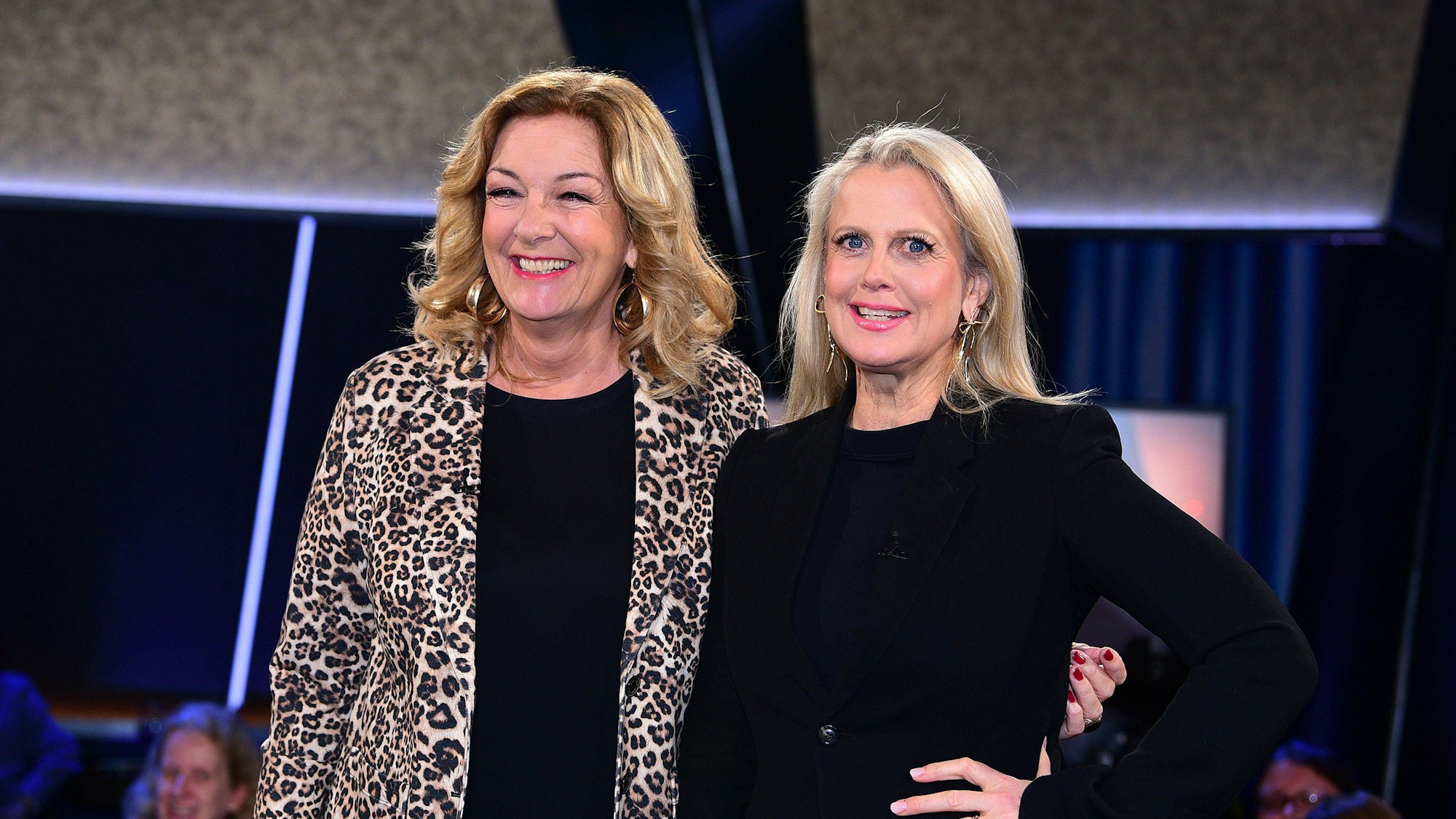Bettina Tietjen und Barbara Schöneberger (re.) bei der „NDR Talk Show“ am 9. Januar 2026